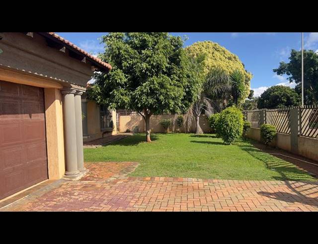 4 BEDROOM HOUSE FOR SALE IN THE ORCHARDS